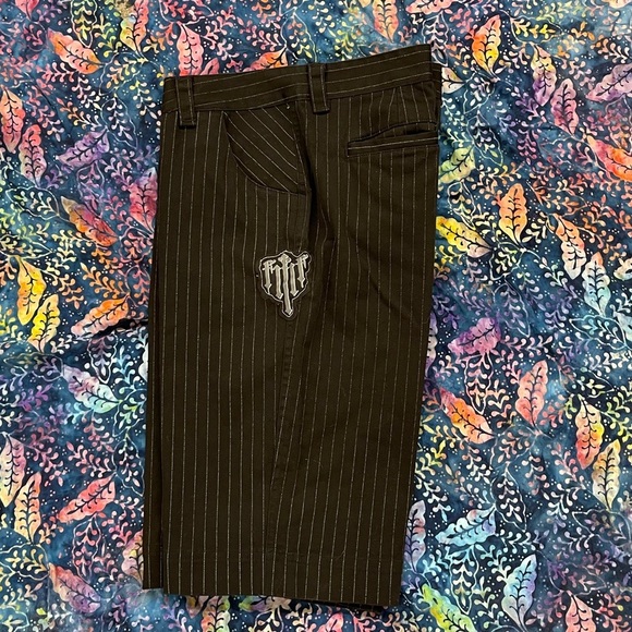 FMF Pinstriped Skull Bermuda shorts size 9 - Picture 3 of 6